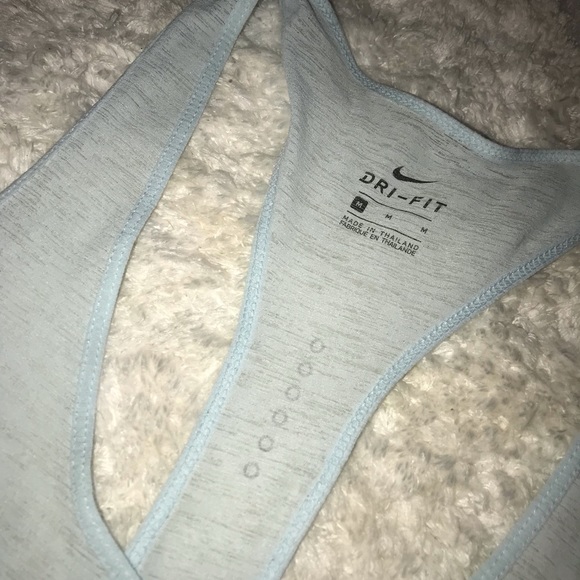 • Nike tank • - Picture 3 of 4